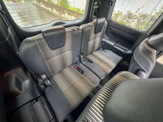 Toyota Noah hybrid white wxB 2019 image 7