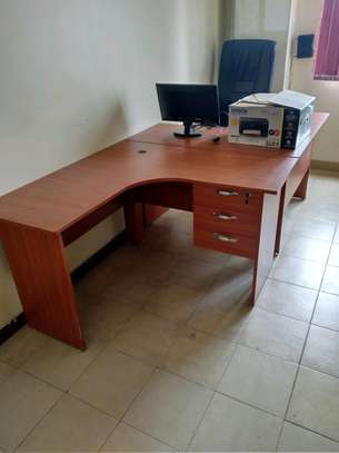 Executive L-Shape office desk image 11