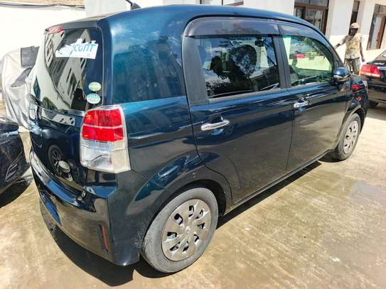 Toyota spade image 3