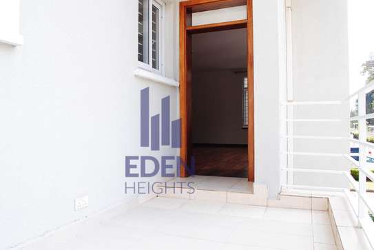 5 Bed Townhouse with En Suite in Lavington image 8