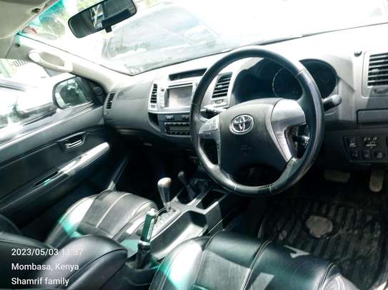 Toyota Hilux double cap invicible 2015 image 8