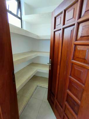 4 Bed Apartment with En Suite in Kizingo image 9