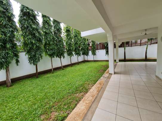 4 Bed Villa with En Suite in Nyali Area image 5