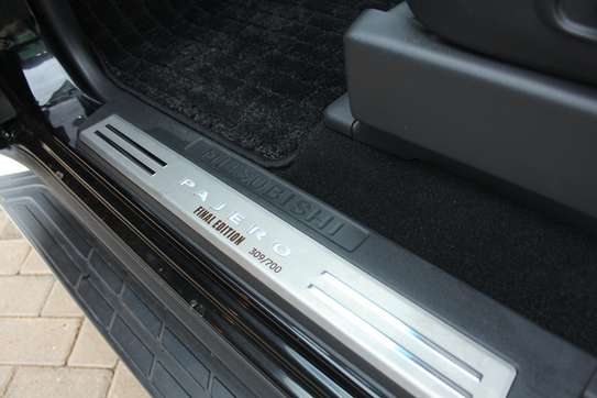 Mitsubishi Pajero V98W Leather Sunroof 2019 79,000 Kms image 9