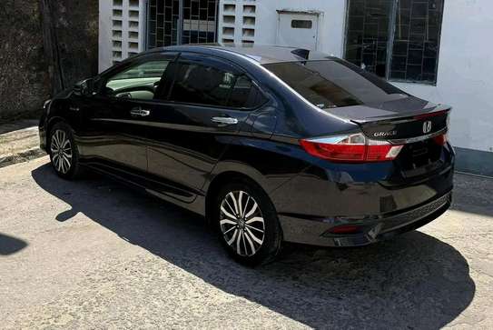 Honda Grace image 8