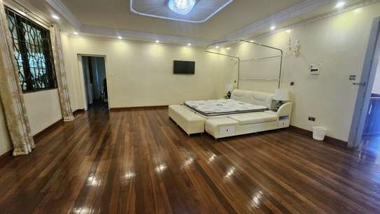 5 Bed House with En Suite in Runda image 7