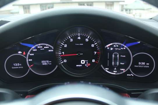 Porsche Cayenne S Leather Sunroof 2018 33,000 Kms image 10