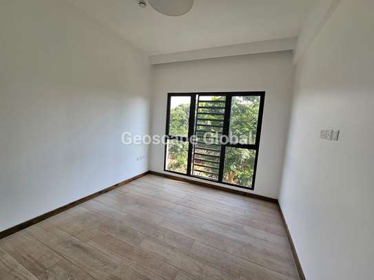 2 Bed Apartment with En Suite in Rosslyn image 6