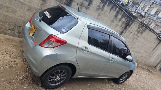 Toyota vitz 2011 image 2