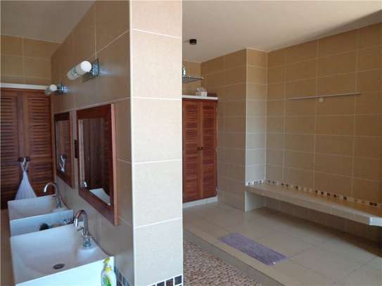 4 Bed House with En Suite at Vipingo image 5