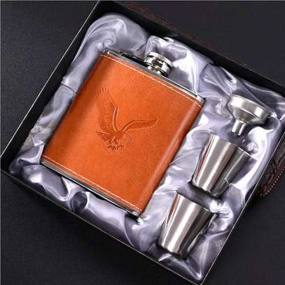 Leather Cover Whiskey Flask With Two Tot glasses image 3