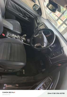 Mitsubishi outlander PHv image 2