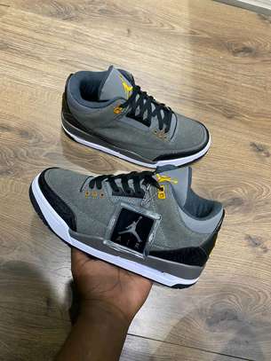 **Jordan 3 suade grey* 
Sizes available (40_45 ) image 3