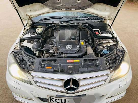 Mercedes Benz C200 image 5