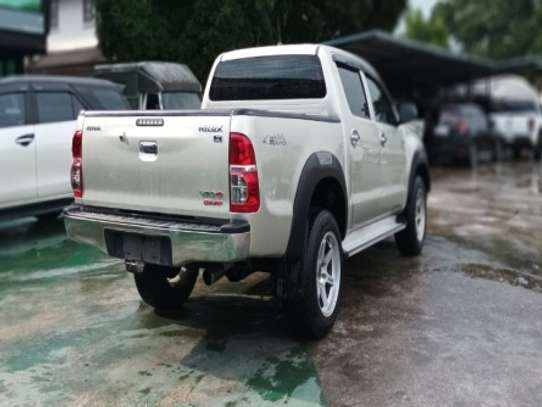 2014 HILUX DCAB AUTO 2500CC 2WD DIESEL FACELIFTED TO ROCCO image 5