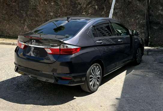 Honda Grace image 4