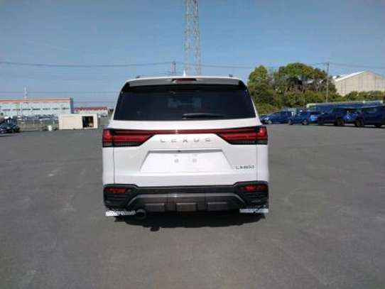 2022 Lexus LX600 image 11