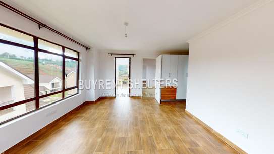 4 Bed House with En Suite at Redhill image 7