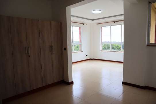 5 Bed Apartment with En Suite in General Mathenge image 9