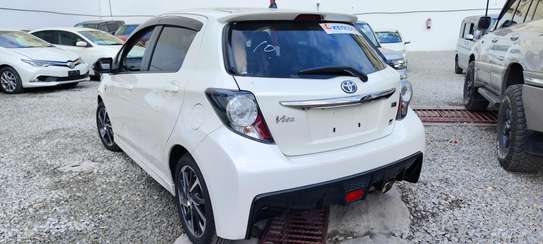 Toyota Vitz GR hybrid white 2018 2wd image 12