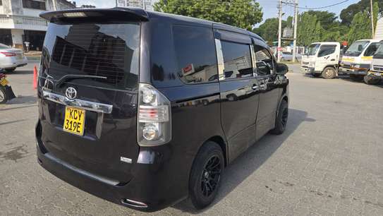 Toyota Voxy KCY image 3