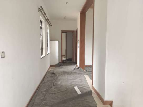 5 Bed Townhouse with En Suite in Lavington image 4