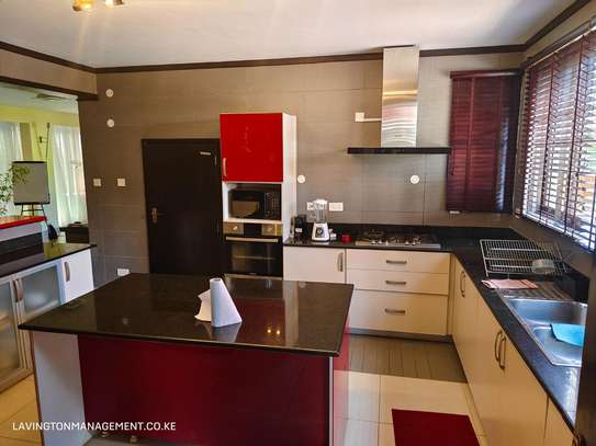 5 Bed House with En Suite at Lavington Green image 26