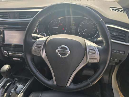 X-TRAIL image 3
