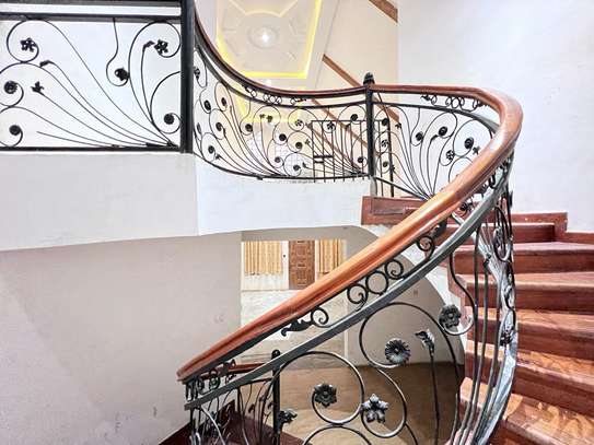 4 BEDROOM, ALL ENSUITE image 2