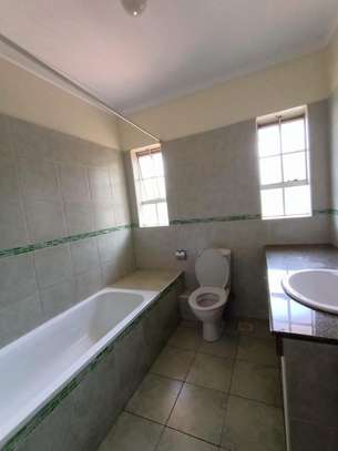 5 Bed Townhouse with En Suite in Rosslyn image 29