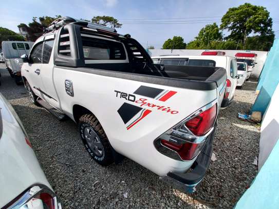 TOYOT HILUX TWIN CUB NEW IMPORT. image 1