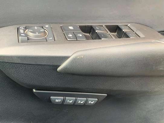 Lexus Nt 200 image 8