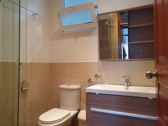 Serviced 2 Bed Apartment with En Suite in Riverside image 12