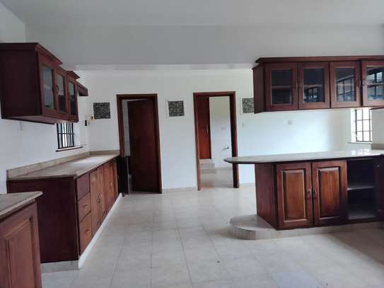 5 Bed Villa with En Suite in Karen image 3