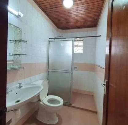 4 Bed House with En Suite in Kilimani image 6