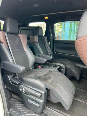 Toyota Aphard 2017 White leather seats image 5