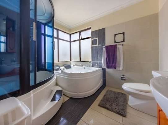 3 Bed Apartment with En Suite in Kilimani image 5