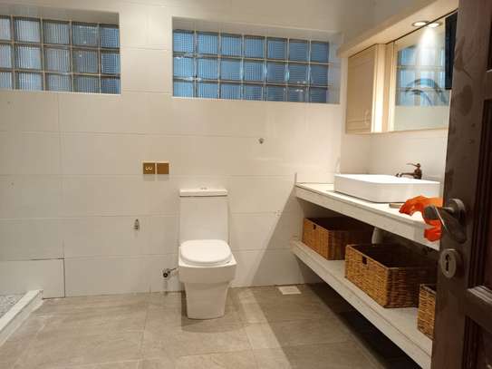 5 Bed Villa with En Suite in Muthaiga image 15