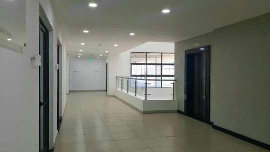 166 m² office for rent in Parklands image 6