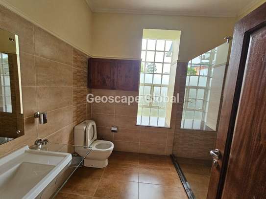 5 Bed House with En Suite at Westland image 5