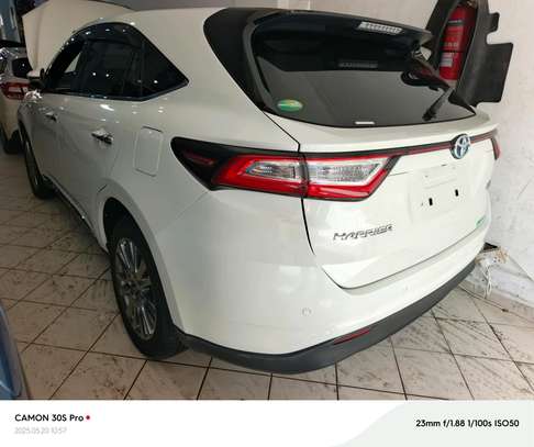 Toyota Harrier hybrid sunroof image 9