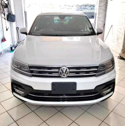 Volkswagen tiguan 2019model sunroof R-line image 9