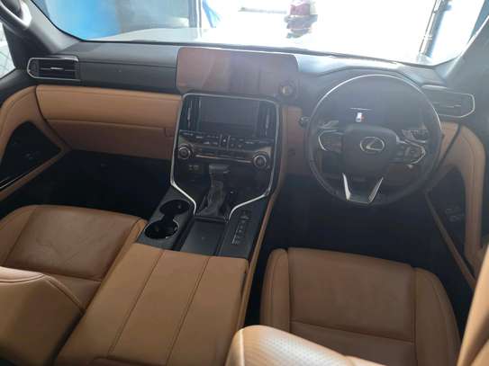 Lexus LX600 model image 4