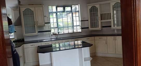 5 Bed House with En Suite in Runda image 5