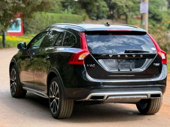 Make Volvo V60 black color fully loaded 2018 model image 5