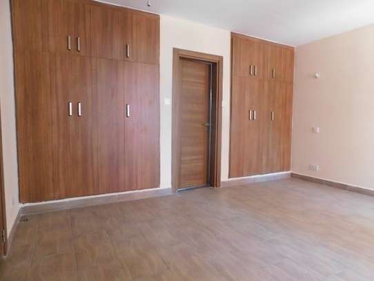 3 Bed Apartment with En Suite at Ring Road Kilimani image 7