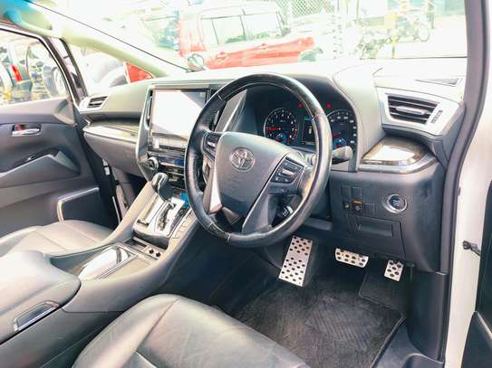 Toyota Alphard Executive Grade 2017 image 6