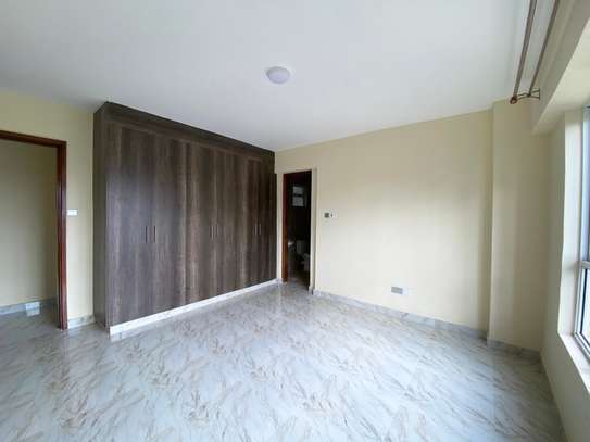 4 Bed Apartment with En Suite at Fourth Parklands Avenue image 3