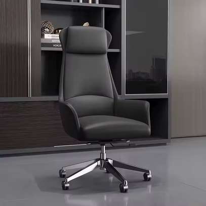 High-Back Leather Office Chair image 7