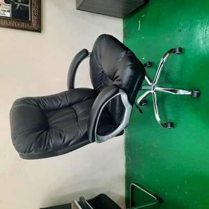 Executive leather Office Chair image 2